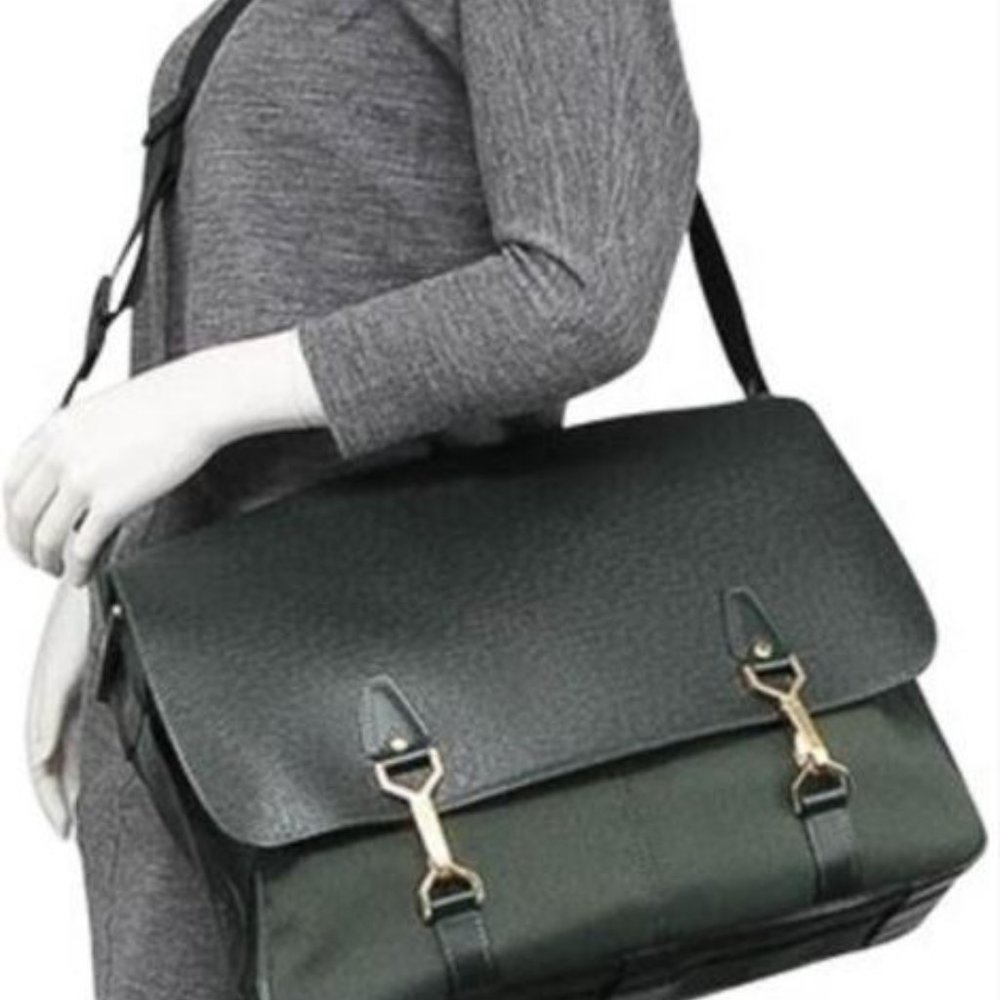 LOUIS VUITTON Taiga Dersou Messenger/Shoulder  Bag Epicea M30162